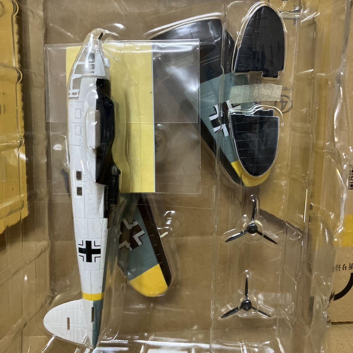 Amazon.co.jp: ハインケル He-111H-6 1/144#B 2./KG27 27爆撃航空団 第